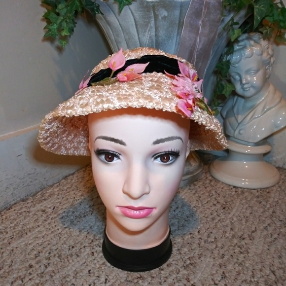 Vintage Accessories Vintage 94s Pink Floral Trimmed Capulet Style